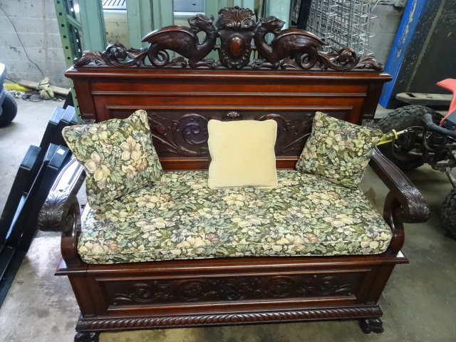 lot 1 image: Vintage Wood Bench with Lid