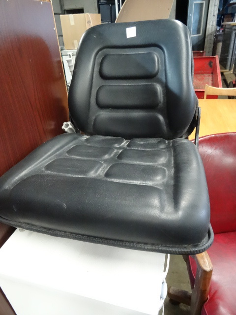 lot 21 image: Universal Seat Missing Slides