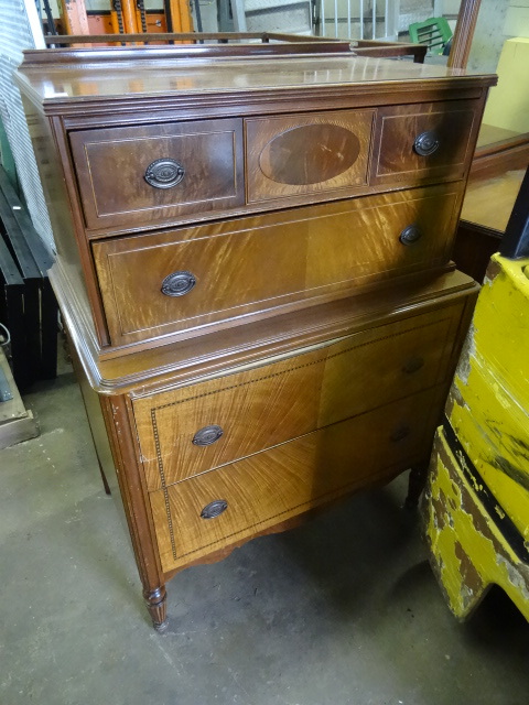 lot 23 image: Vintage Hardwood Dresser
