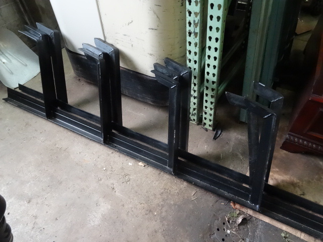 lot 26 image: Wall Mount Cantilever Racks