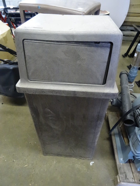 lot 31 image: Rubbermaid Garbage Can  8430