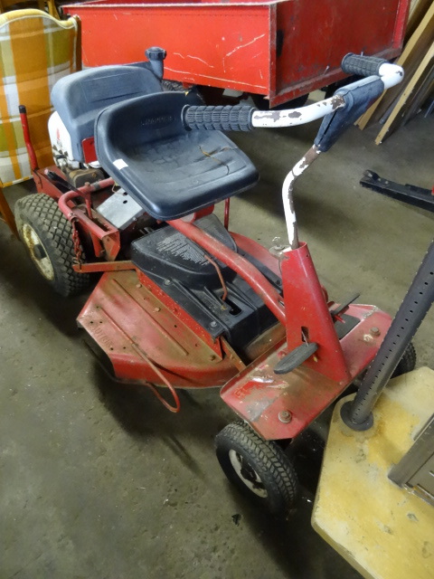 lot 39 image: Snapper Lawn Mower 24