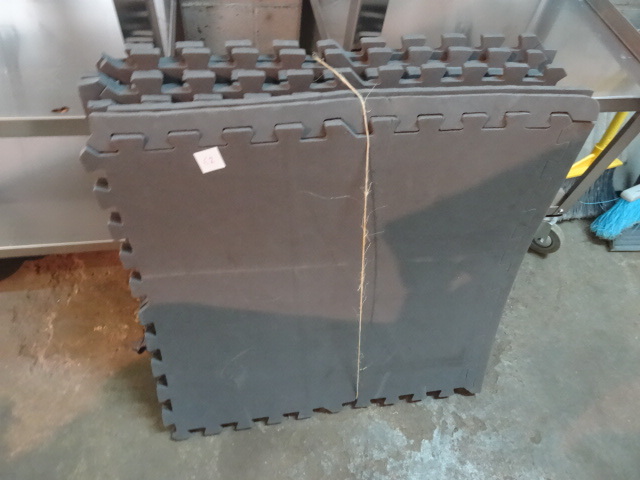 lot 62 image: 24 X 24 Lock Together Mats Qty 12