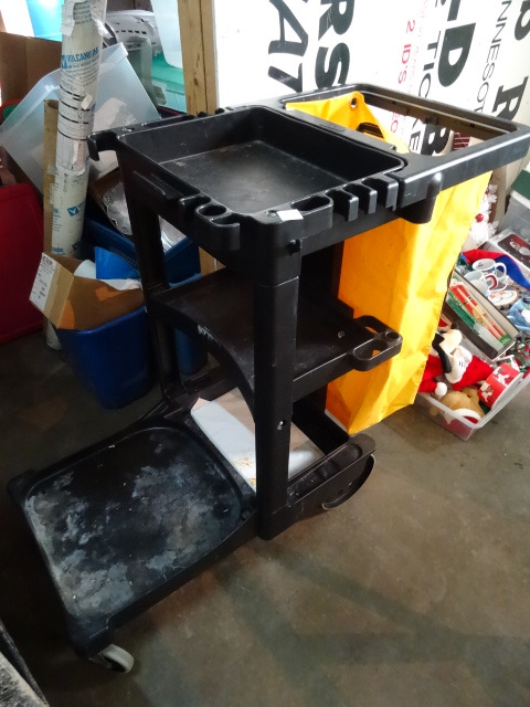 lot 66 image: Rubbermaid Janitorial Cart