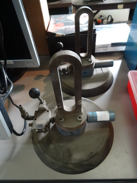 lot 74 image: Air Powered Suction Cups 8
