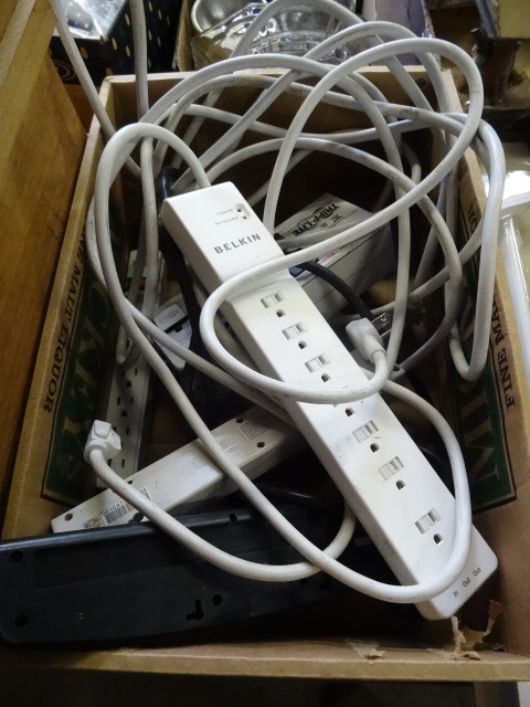 lot 100 image: 5 Outlet Strips