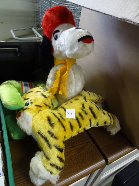 lot 104 image: 3 Vintage Stuffed Animals