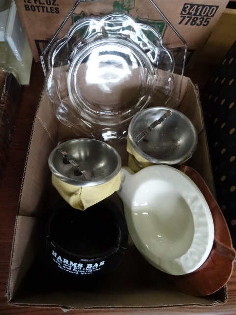 lot 114 image: Misc Vintage Ash Trays