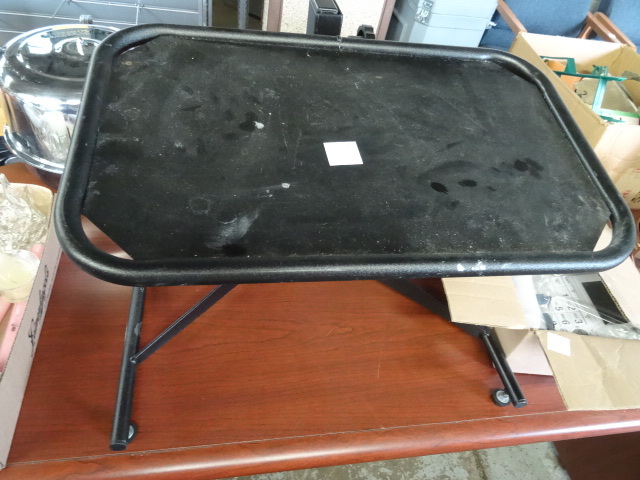 lot 124 image: Stand Up Computer Key Board Holder