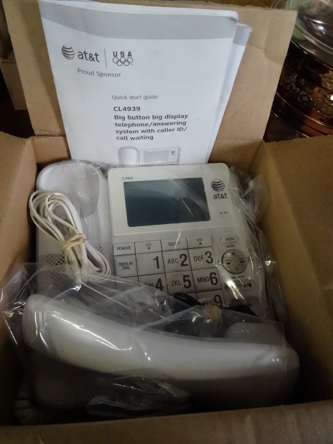 lot 125 image: New AT&T CL4939 Big Button Phone
