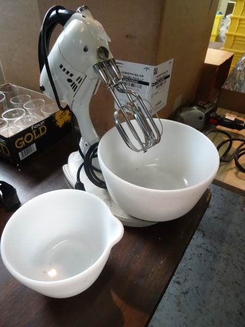 lot 154 image: Hamilton Beach Mixer with 2 Bowls