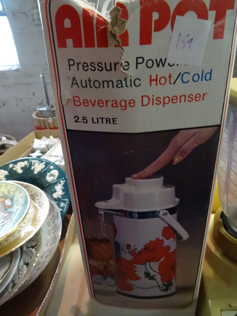 lot 159 image: Hot or Cold Air Pot Beverage Disp