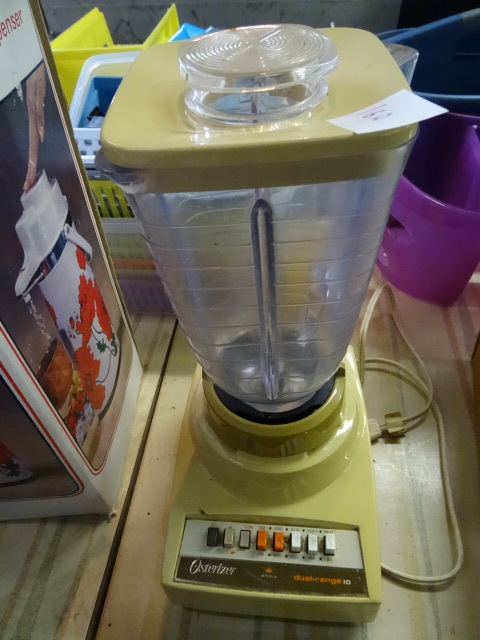 lot 160 image: Osterizer Dual Range 10 Blender
