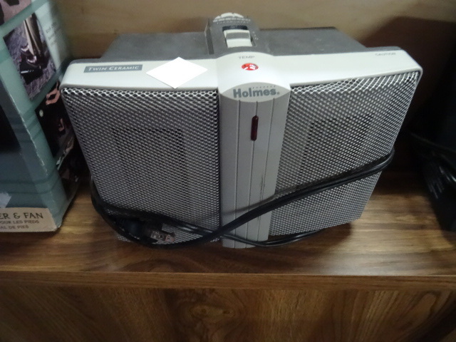 lot 170 image: Holmes Twin Ceramic Heater