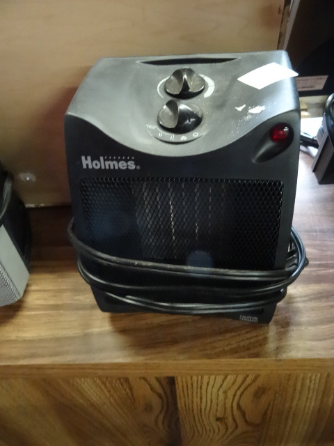 lot 171 image: Holmes Personal Heater