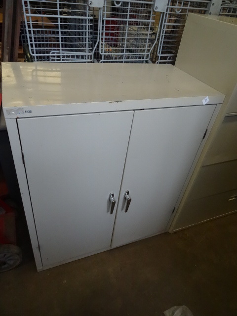 lot 180 image: 2 Door Metal Cabinet 2 Doors