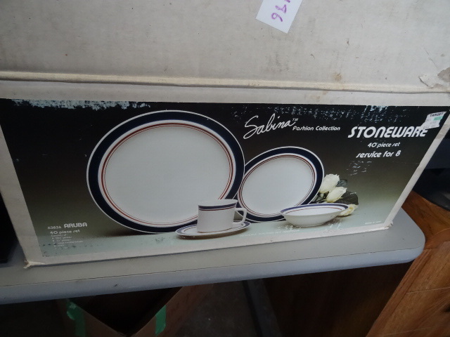 lot 186 image: Sabrina Stoneware 40 Piece Dish Set.