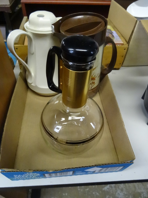 lot 189 image: 3 Pitchers