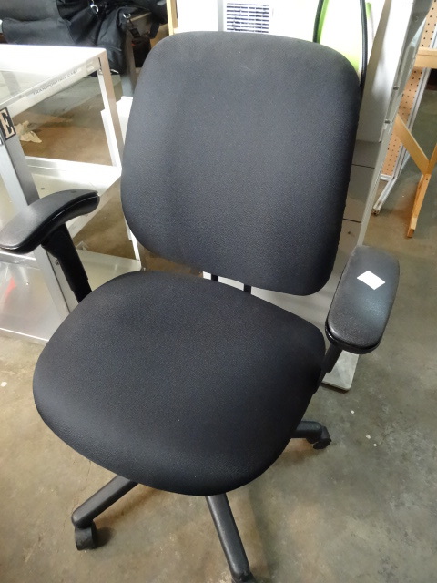 lot 210 image: Office Chair On Wheels