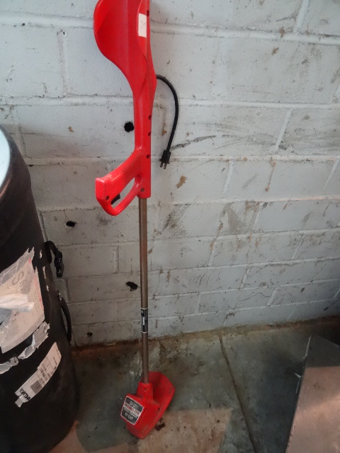 lot 217 image: Homelite ST-20 Electric Weed Whip