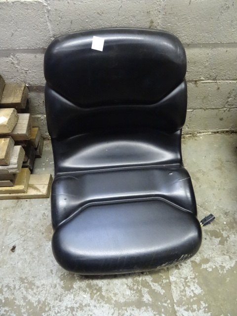 lot 233 image: Universal Seat  4 Bolt Pattern