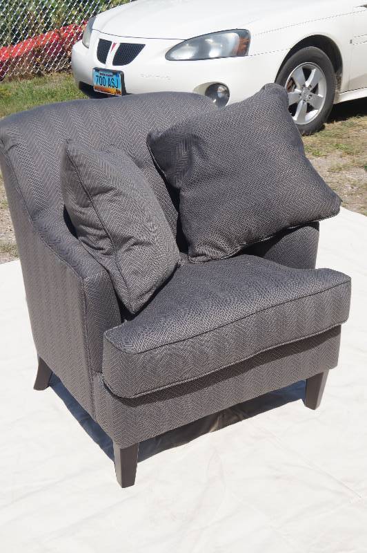 Moorhead Liquidation New Ashley & Abbyson Furniture Auction KBID