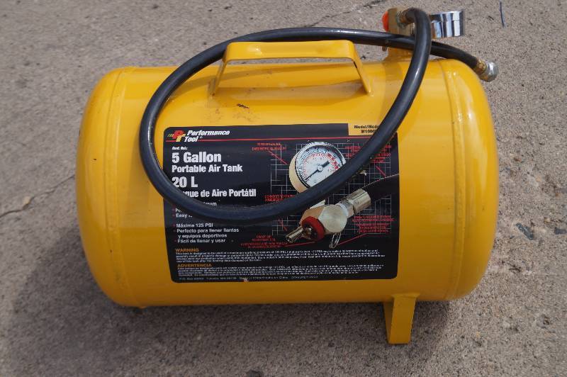 lot 33 image: Portable Air Tank