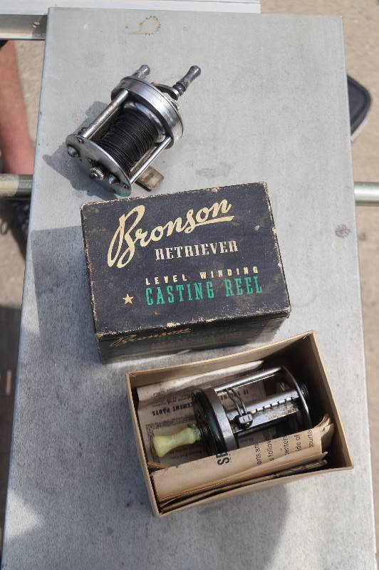 lot 39 image: 2 Fishing Reels