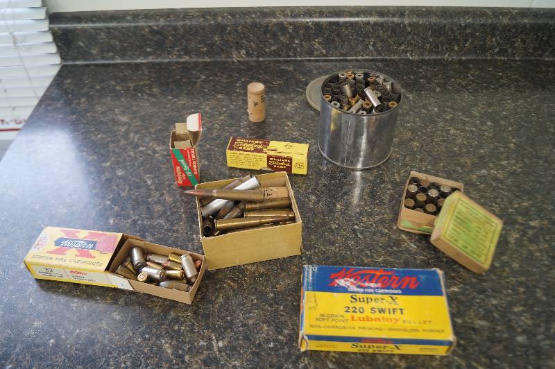 lot 50 image: 22, 32 & 220 Bullets