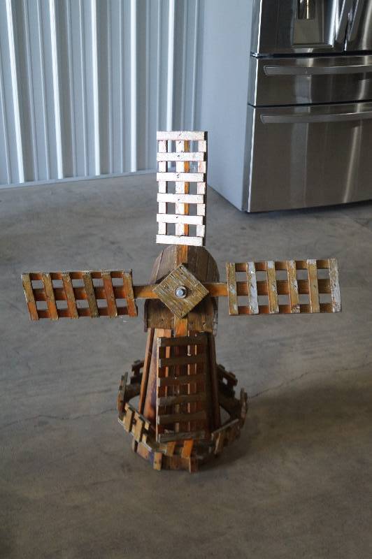 lot 7 image: Wooden Windmill
