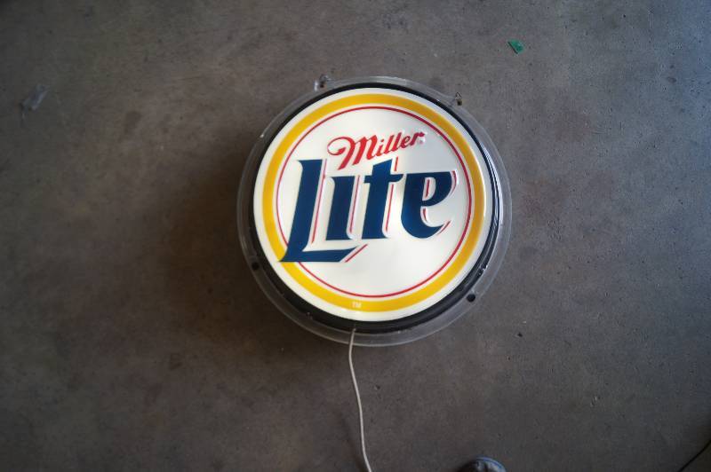 lot 19 image: Light Miller LIte Sign