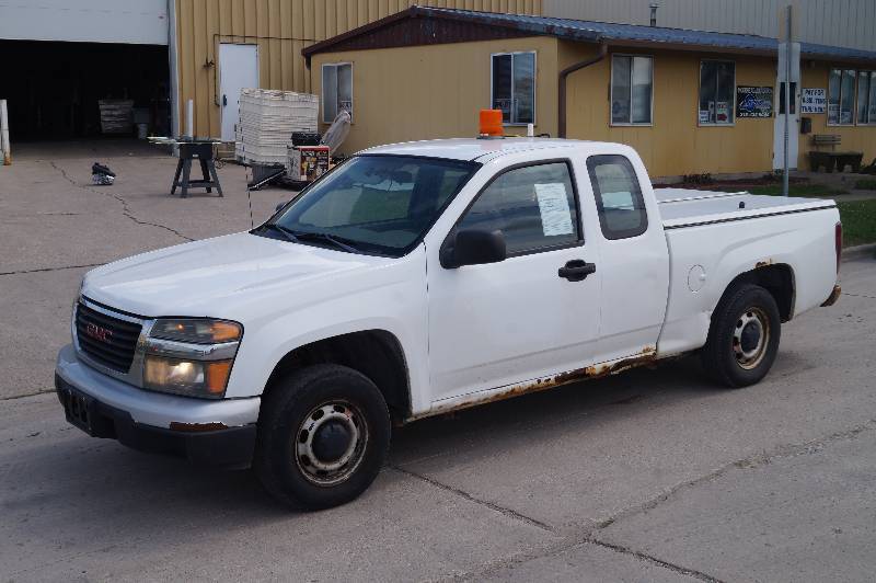 lot 23 image: 2004 GMC Canyon