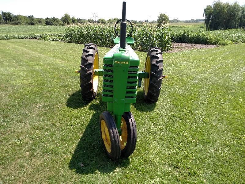 lot 2 image: 1941 John Deere H Tractor, Manual F...