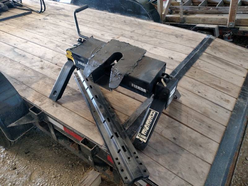 lot 42 image: Reese 14000 lb. 5th Wheel For Picku...