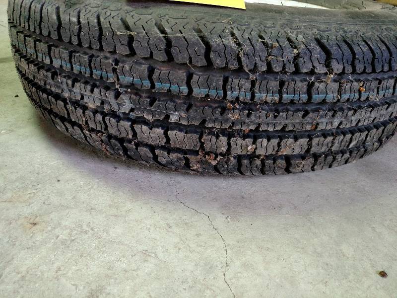 lot 13 image: Trailer Tire, ST20575R15 on 5 Bol...