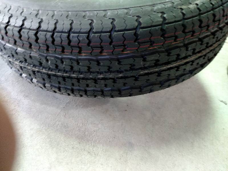 lot 16 image: Trailer Tire, ST22575R15 on 6 Bol...