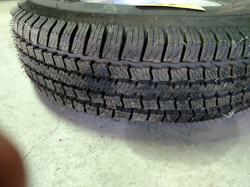 lot 17 image: Delta LCT LT23585R16 Radial Tire w...