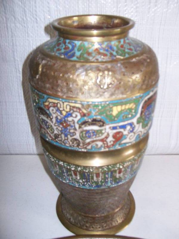 lot 6 image: Brass vase & Copper Bowl