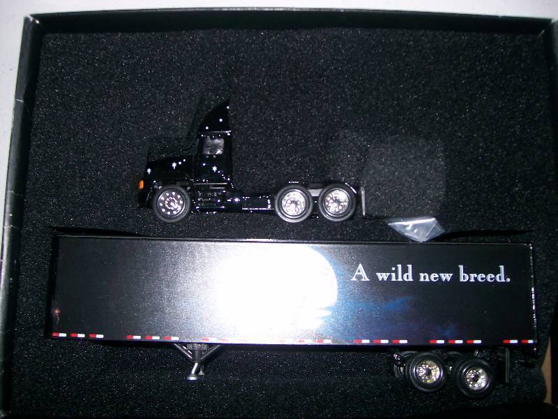 lot 9 image: Die-cast Semi-truck Collectibles-