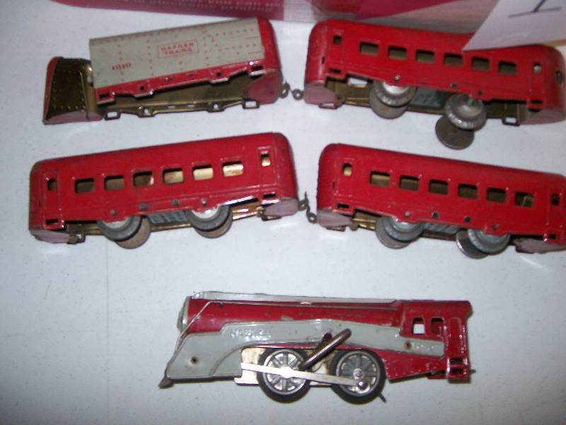 lot 12 image: Hafner trainset w tracks