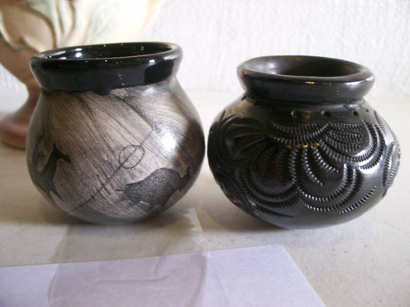 lot 17 image: Hull Pottery Vase  2 Native American vases