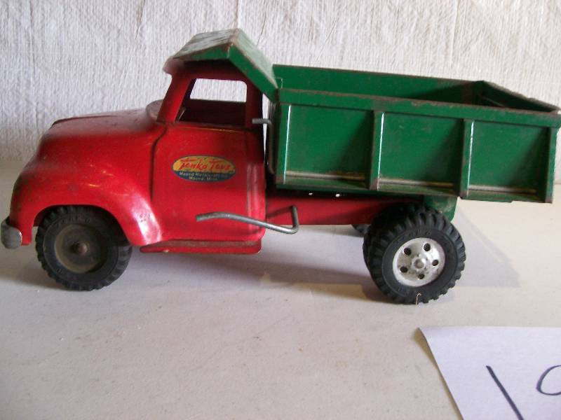 lot 19 image: Antique Tonka truck