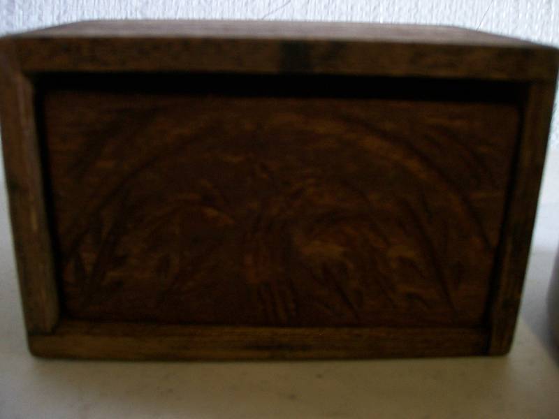 lot 20 image: Antique Kitchenware