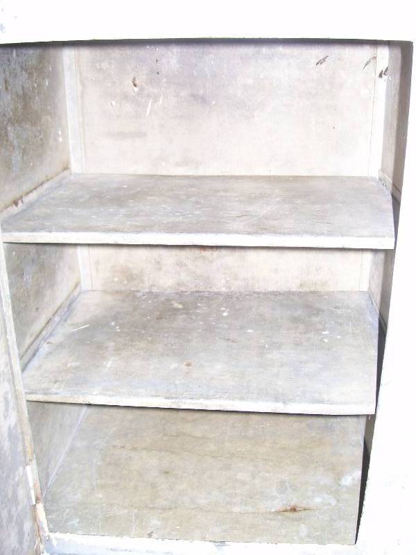 lot 27 image: Pie Safe