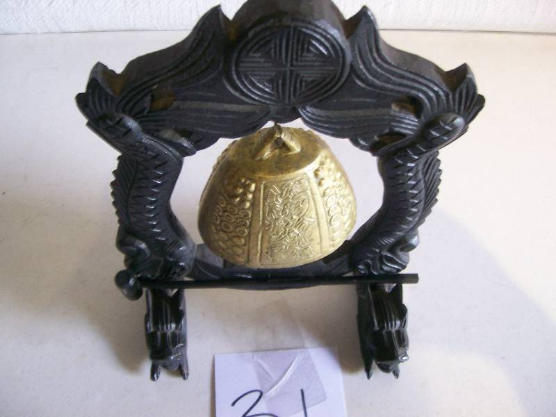 lot 31 image: Vietnamese bell