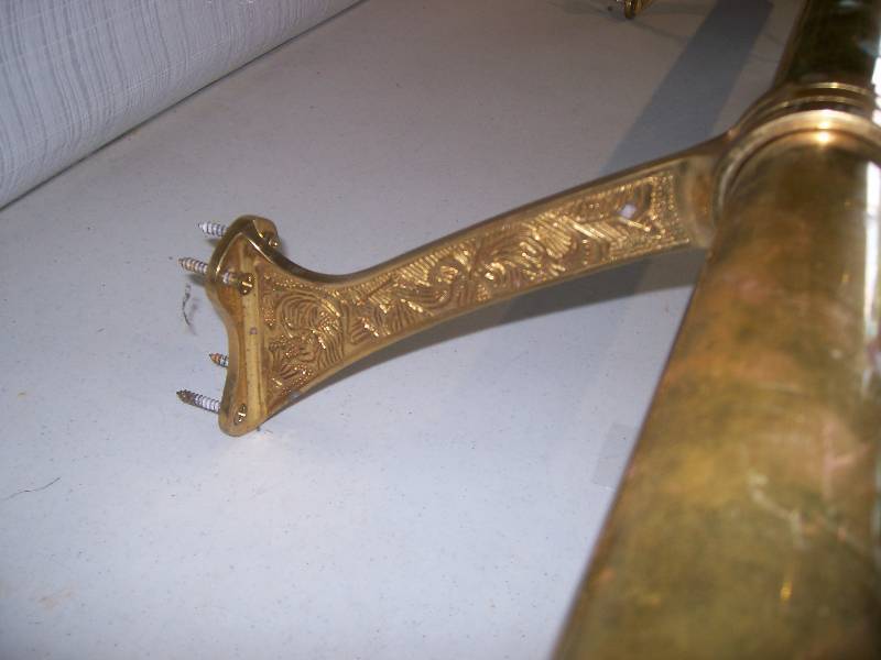 lot 34 image: Brass bar rail