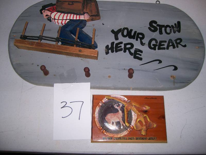 lot 37 image: Misc Dcor