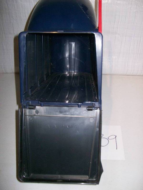 lot 39 image: Football helmet mailbox