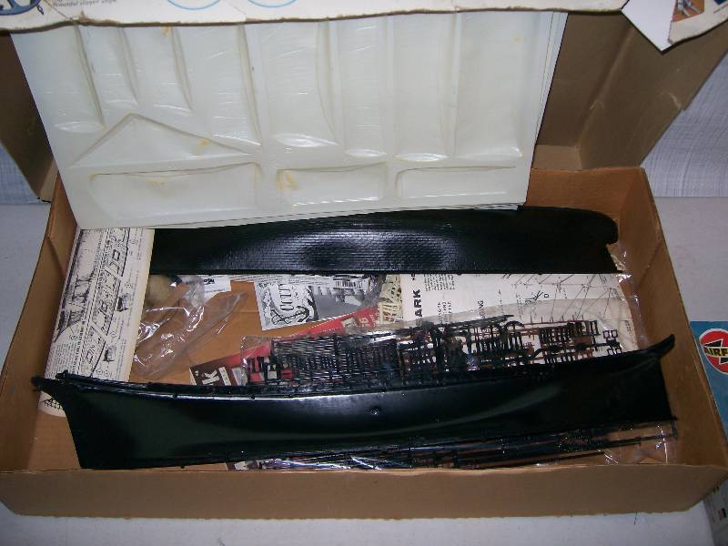 lot 76 image: large scale models