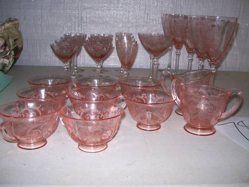 lot 78 image: Fostovia Glassware